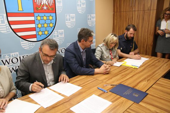 Na edukację i wsparcie mieszkańców