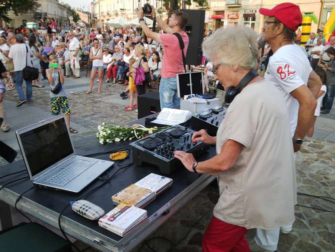 DJ Wika porwała kielczan do tańca