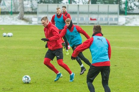 Zima niestraszna Koronie. W sobotę zamknięty sparing