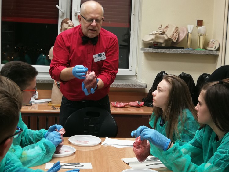 [FOTO] Noc Biologów na UJK za nami. Było o tajemnicach pracy serca i owcach-kosiarkach