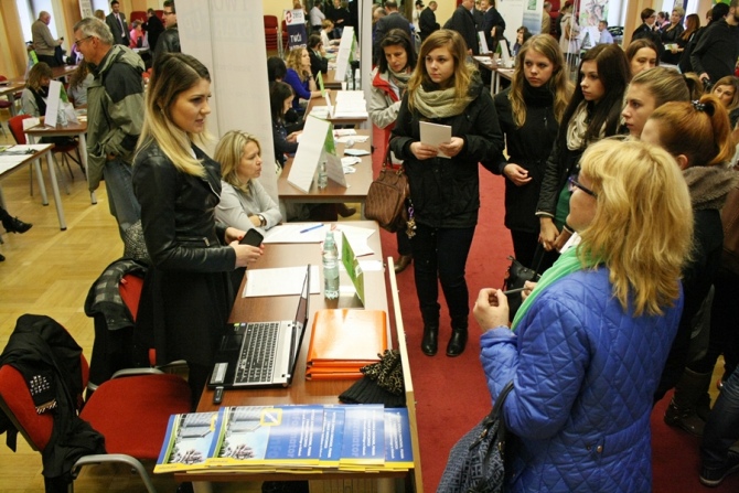Proponowali studentom pracę