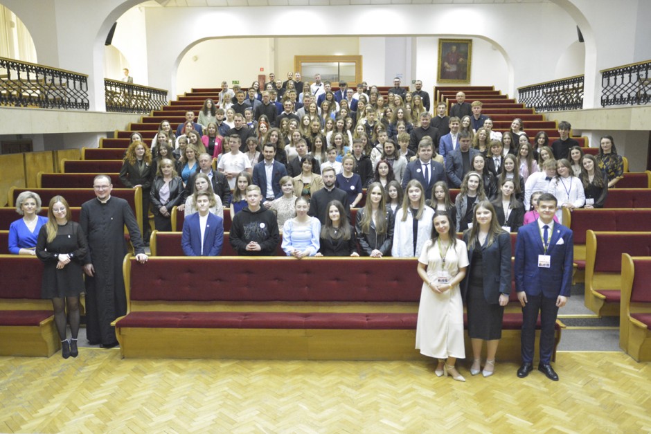 [FOTO] 30 lat minęło! Katolickie Stowarzyszenie Młodzieży Diecezji Kieleckiej świętuje jubileusz