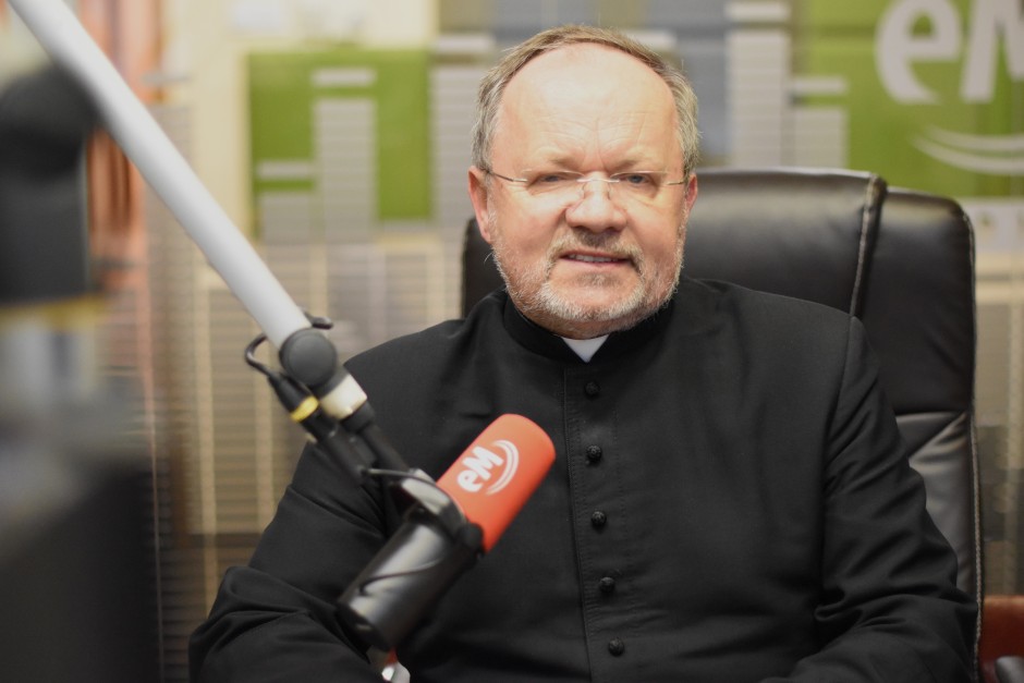 Ksiądz Marian Fatyga: Zapraszam na Męski Różaniec