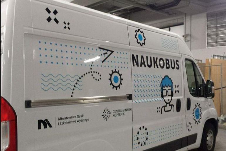 Naukobus zaparkował w Bielinach