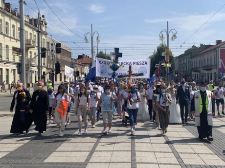 Pielgrzymka wchodzi na Jasną Górę