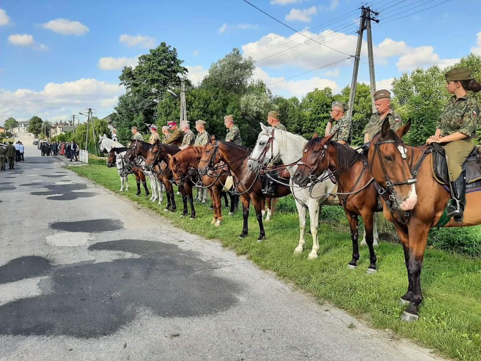 „Kadrówka” dotarła do Jędrzejowa. Trwają niezwykłe zawody