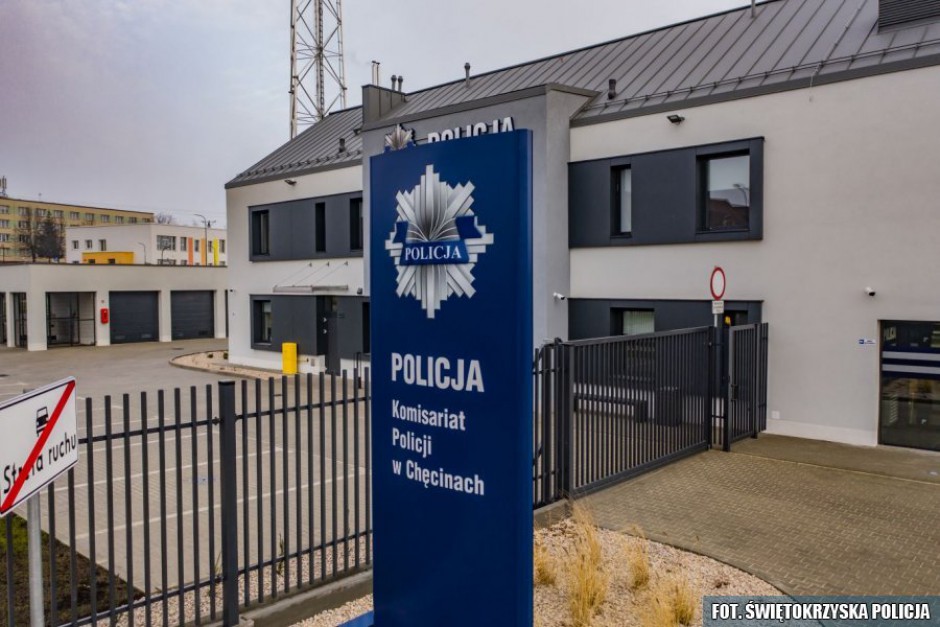 [FOTO] Policjanci z Chęcin mają nową siedzibę