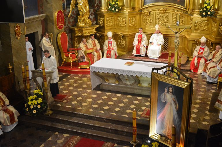 Bp Piotrowski: Miłosierdzie wciąż trwa!