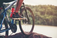 Sklep rowerowy Kielce: jakie akcesoria rowerowe są niezbędne na dłuższą wycieczkę?