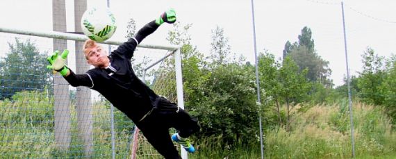 Młody bramkarz Korony na testach w Manchesterze City