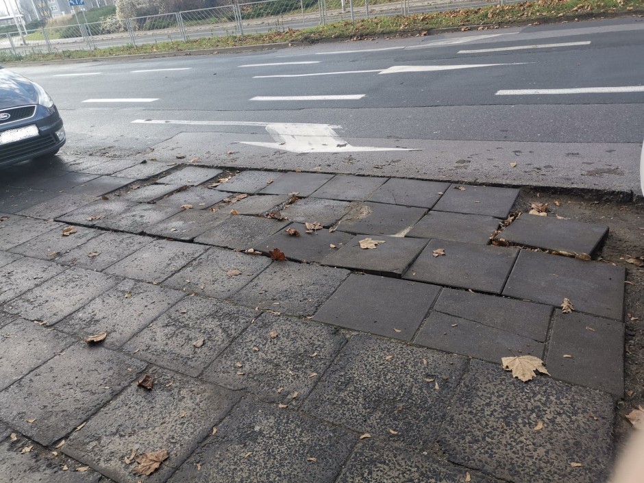 [INTERWENCJA] Fatalny stan chodnika przy ulicy Jana Pawła II