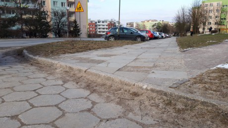 [INTERWENCJA] Przy ulicy Orląt Lwowskich są zbyt wysokie krawężniki?