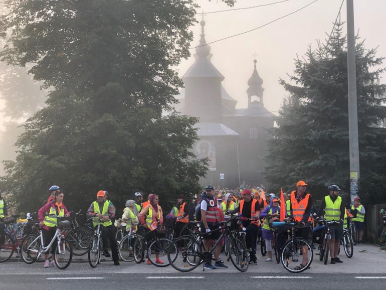 Pielgrzymka rowerowa w piątek dotrze na Jasną Górą. Przedostatni etap modlitewnej wędrówki