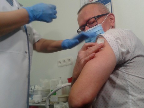 W Kielcach ruszyły pierwsze szczepienia przeciw COVID-19