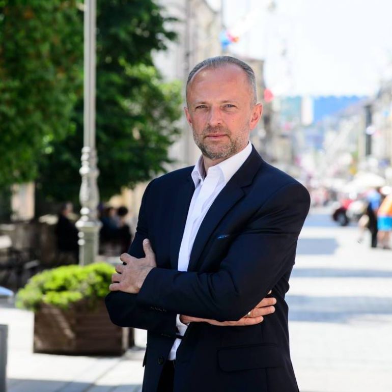 Adamczyk z poparciem PSL i wykluczony z SLD