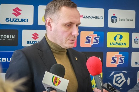 Defensywny pomocnik oraz "podwieszony" napastnik jeszcze przed wylotem do Turcji?