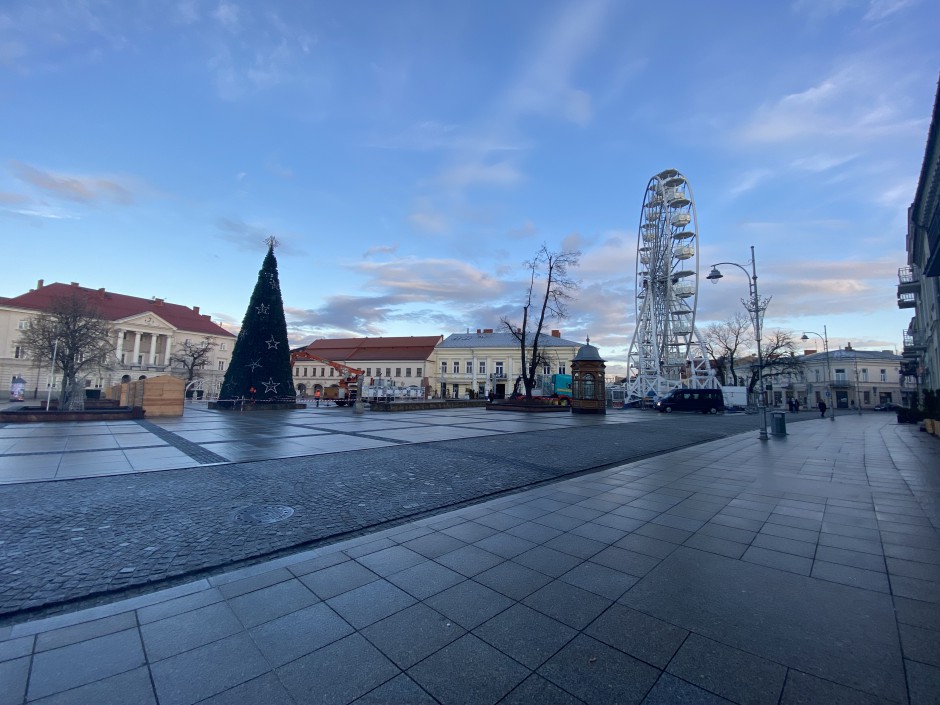 Koło widokowe i choinka już stoją na kieleckim rynku!