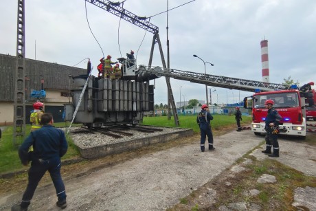 Atak padaczki na transformatorze. Interweniowali strażacy