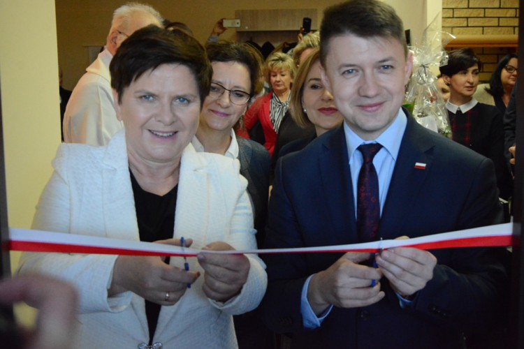[FOTO] Beata Szydło i Bartłomiej Dorywalski otworzyli biuro poselskie we Włoszczowie