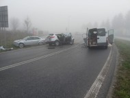 Zderzenie trzech aut w Staszowie. Jedna osoba w stanie ciężkim