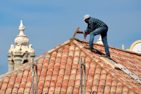 Remont dachu – o czym warto pamiętać? Materiał partnera