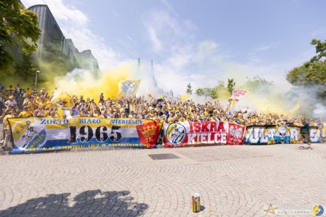 [WIDEO, ZDJĘCIA] Kielce rządzą w Kolonii! Efektowy "żółto-biało-niebieski" przemarsz