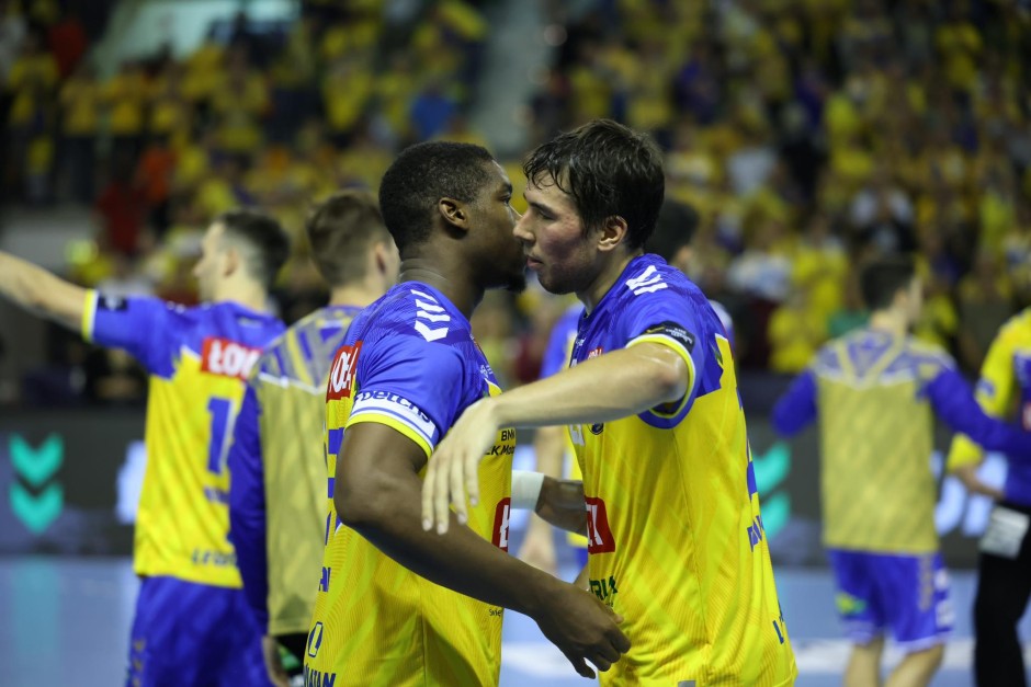 [WIDEO] Kosmiczny Nahi. Niesamowity gol i owacja od całej hali