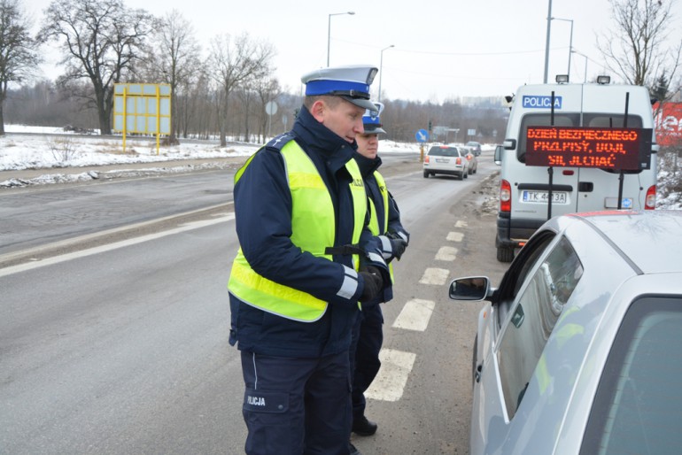 Policjanci kontrolowali bezpieczeństwo pasażerów