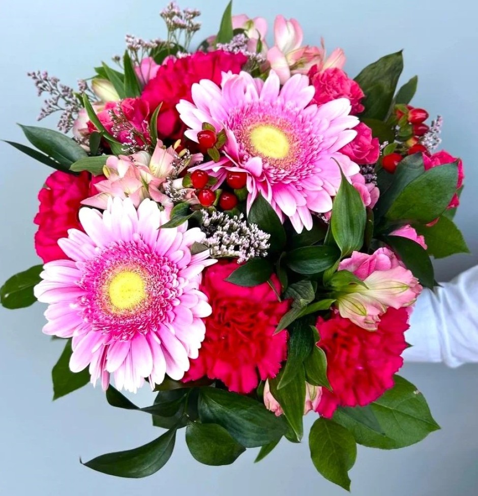 Kwiaty w małym mieszkaniu: jak dobrać bukiet, żeby nie przytłoczył przestrzeni