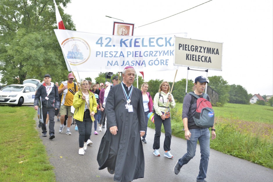 [VIDEO+FOTO] 42. Kielecka Piesza Pielgrzymka wyruszyła z Wiślicy