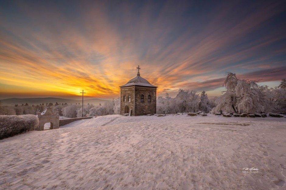 Sanktuarium na Świętym Krzyżu zaprasza na konkurs pieśni pasyjnej