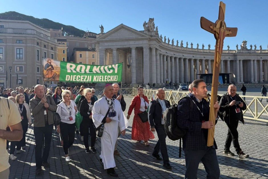 Pielgrzymi z diecezji kieleckiej przekroczyli Drzwi Święte w Bazylice św. Piotra