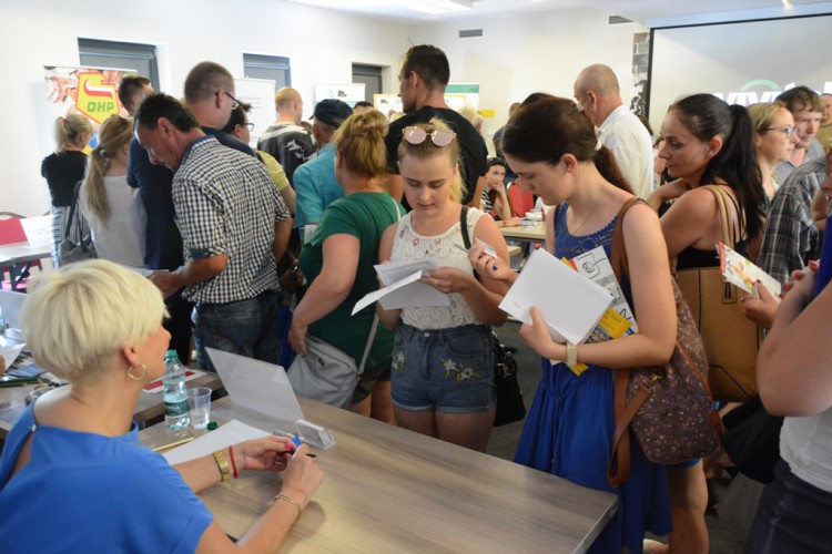 Zatrudnienie na wyciągnięcie ręki. Powiatowe Targi Pracy w Piekoszowie