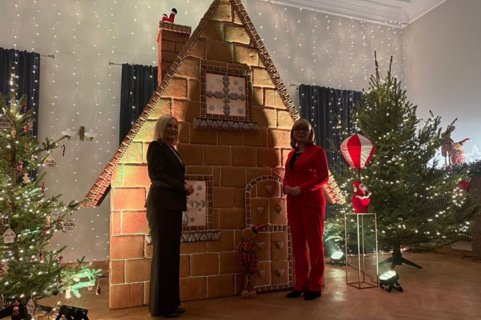 Trzymetrowa chatka z piernika i moc atrakcji