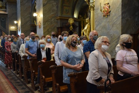 Apel do premiera o zmniejszenie obostrzeń w kościołach. Szef rządu odpowiada