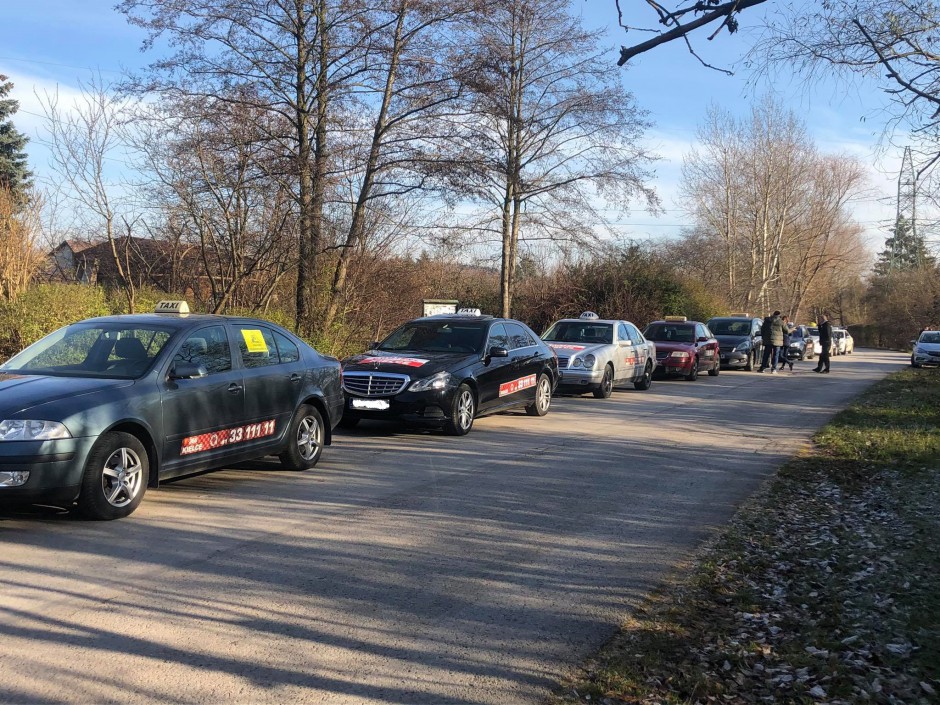 Trwa protest taksówkarzy w Kielcach