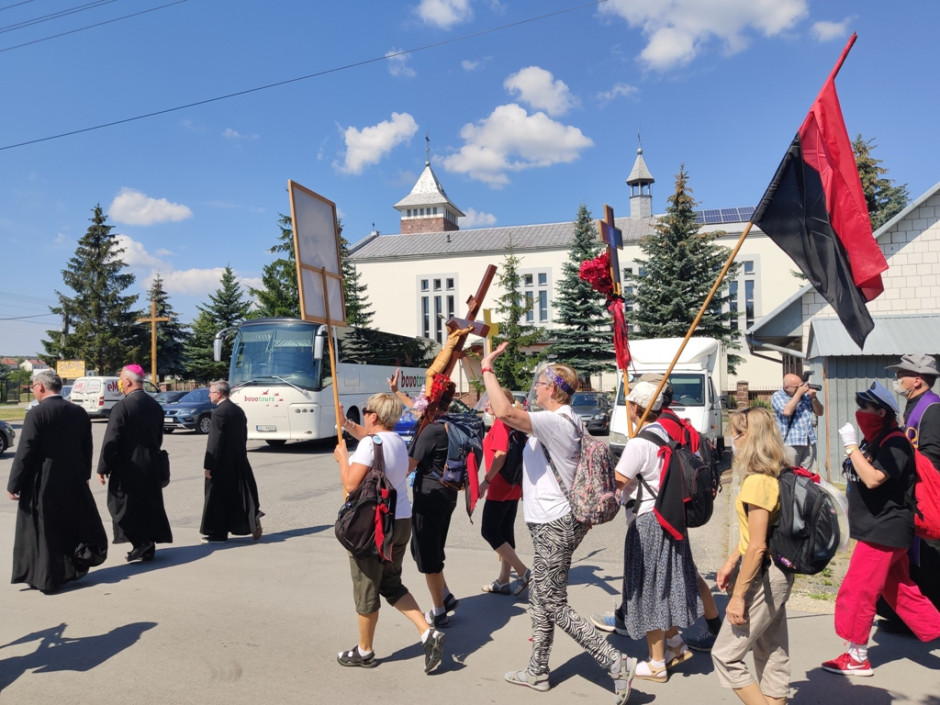 [FOTO] Msza Święta w Bukowej i Apel we Włoszczowie. Pielgrzymka zmierza w kierunku Jasnej Góry