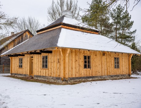 Zabytkowy dworek w Tokarni