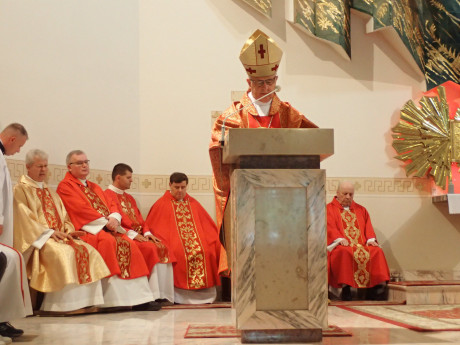 [FOTO] Biskup Jan Piotrowski: Świętość jest codziennym zadaniem wszystkich ochrzczonych