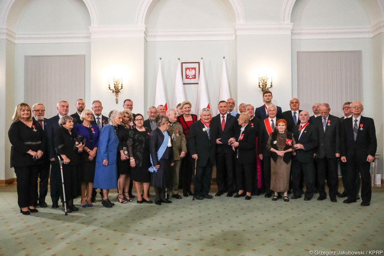 Prezydent odznaczył marszałka Andrzeja Bętkowskiego. „Z całego serca dziękuję w imieniu Rzeczypospolitej”