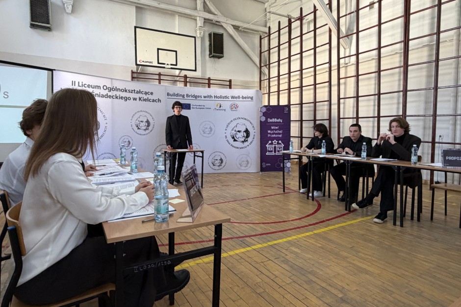 Kieleccy licealiści debatowali w “Śniadku”
