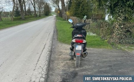 Kompletnie pijany motorowerzysta znieważył policjantów