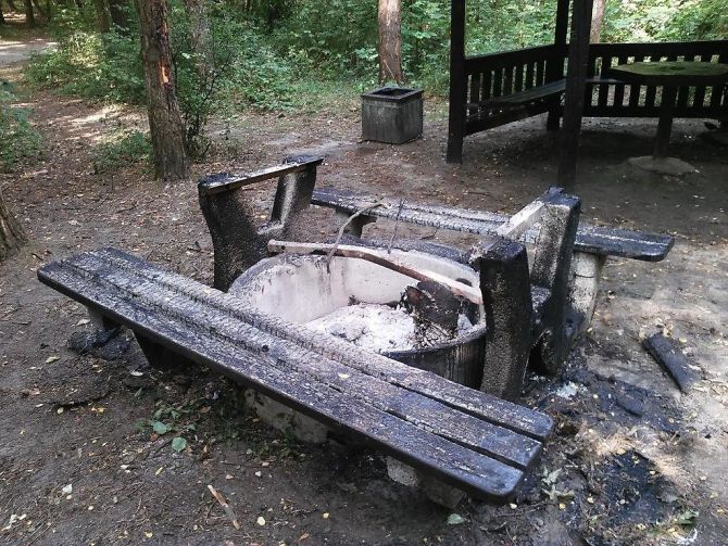 Wandale zniszczyli altany na Stadionie