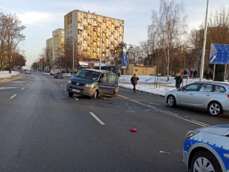 Wypadek w centrum Kielc. Kierowca zabrany do szpitala