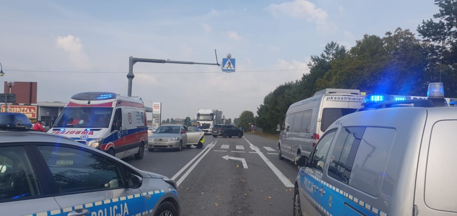 Wypadek w Baćkowicach. Seniorka potrącona na pasach