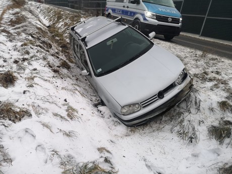 Wymusił pierwszeństwo, drugi kierowca wylądował w rowie. Poszukiwani świadkowie