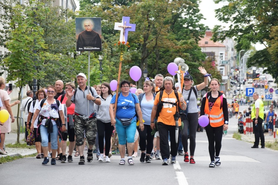 Pieszo, rowerem, autokarem, duchowo… Jak i dokąd pielgrzymujemy?