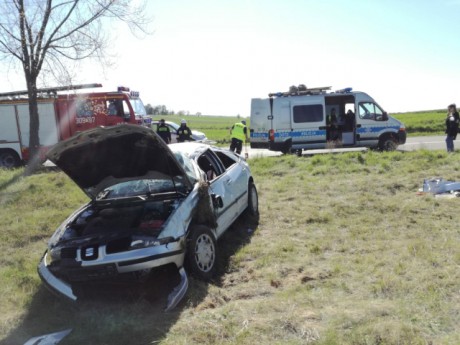 Wypadek na trasie Pierzchnica-Chmielnik. Osobówka dachowała