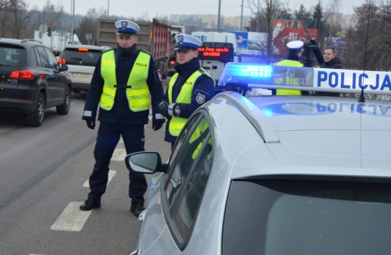Mniej wypadków, ale więcej pijanych