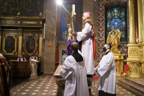 Biskup Marian Florczyk: Zrozumieć krzyż to zrozumieć Boga i Jego troskę o każdego człowieka